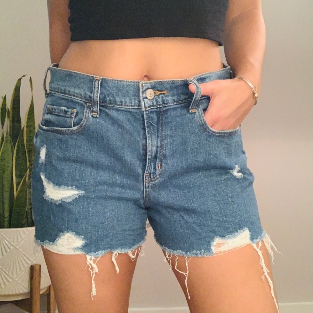 Old Navy Mid-Rise Boyfriend Distressed Jean Shorts